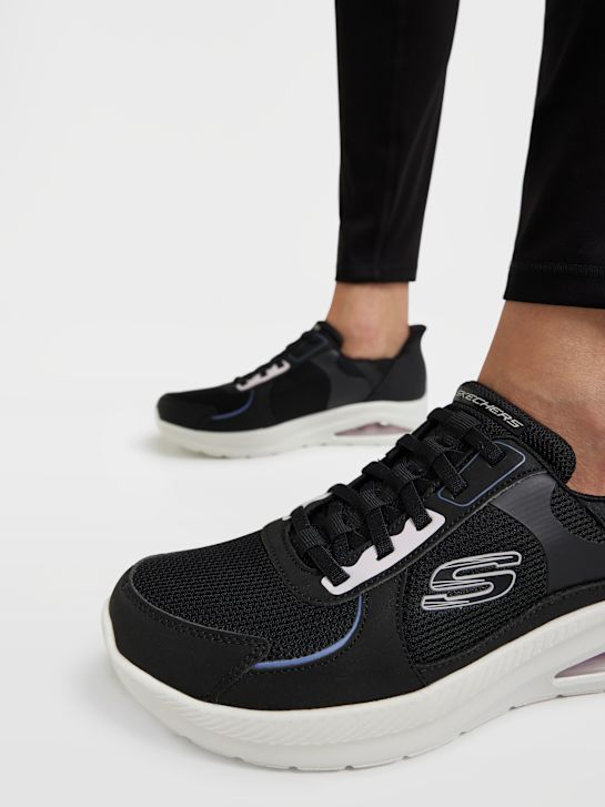 skechers centourist ar swift ajuste slip-on treinador preto deichmann